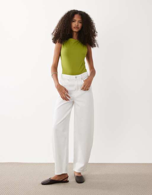 ASOS DESIGN - Body van gladde polyamide met racerhals en open achterkant in groen, 2 van 4