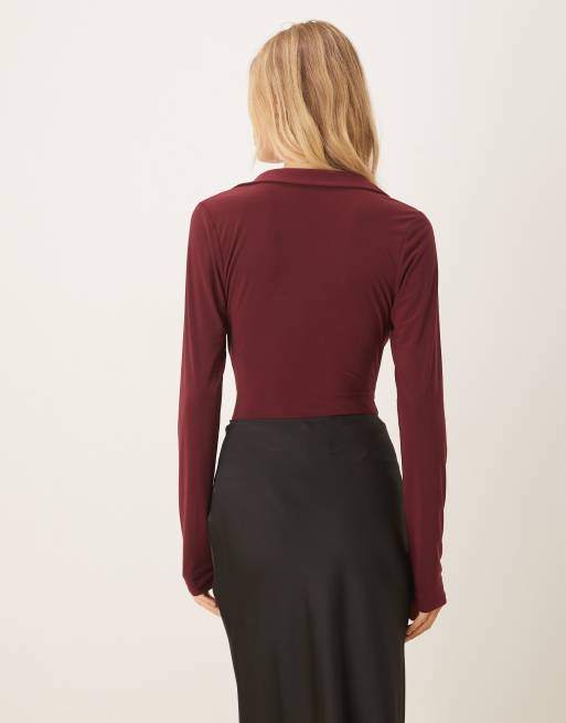 ASOS DESIGN - Body van gladde stof met diepe gedrapeerde halslijn in bessenrood, 3 van 4