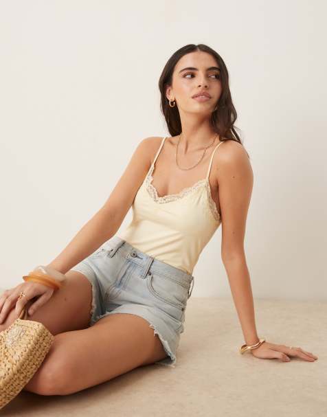 ASOS DESIGN - Body van gladde stof met kanten rand in lichtgeel - view 1