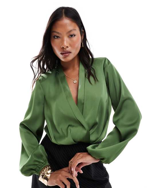 ASOS DESIGN - Body verde oliva con scollo profondo e spalline imbottite