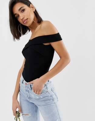ASOS DESIGN  czarne body z ods?oni?tymi ramionami, krótkimi r?kawami i kopertowym przodem-Czarny Czarny