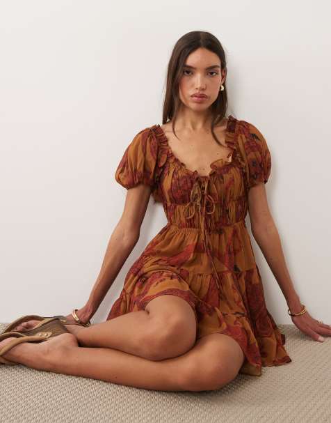 ASOS DESIGN – Boho-Minikleid in Rostrot mit Rüschen, Puffärmeln und Paisley-Muster - view 1