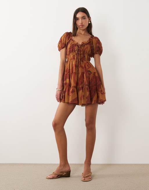 ASOS DESIGN – Boho-Minikleid in Rostrot mit Rüschen, Puffärmeln und Paisley-Muster, 2 von 4