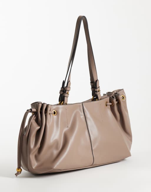 ASOS DESIGN - Bolso tote beis grisáceo con cordón ajustable, 4 de 4