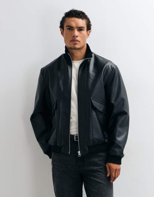 ASOS DESIGN bomberjacka i läderlook med dubbla fickor i svart, 3 av 5