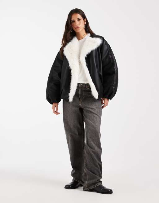 ASOS DESIGN bomberjacka i läderlook med krämfärgad fuskpäls och waterfall-krage i svart, 3 av 4