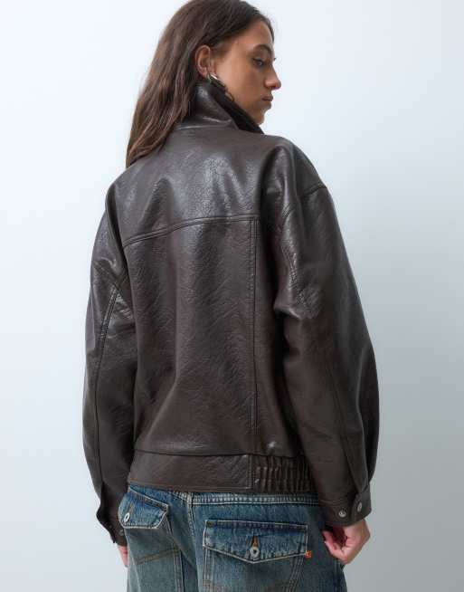 ASOS DESIGN bomberjacka i läderlook med ståkrage, oversized, chokladbrun, 5 av 5