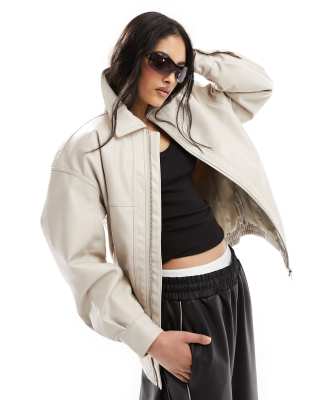 ASOS DESIGN - Bomberjacke aus Kunstleder in Hellbeige mit Kragen-Braun