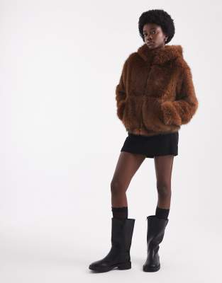 ASOS DESIGN - Bomberjacke aus Kunstpelz in Ginger Tip mit Kapuze-Brown