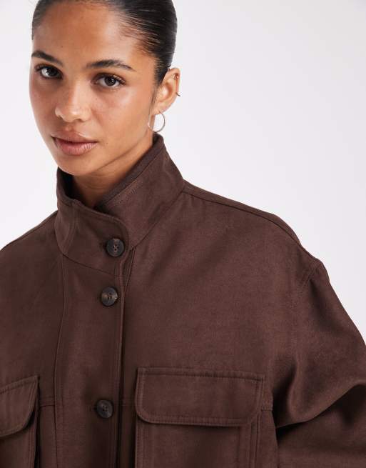 ASOS DESIGN Bomberjacke in lockerer Passform aus Wildlederoptik in Braun, 4 von 4