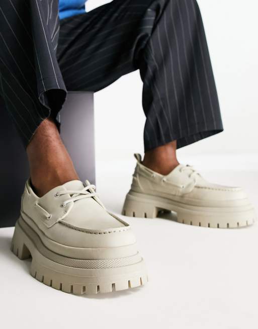 ASOS DESIGN – Bootsschuh aus Kunstleder in Steinbeige mit dicker Sohle
