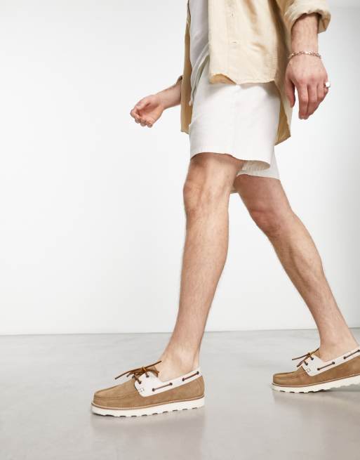 ASOS DESIGN – Bootsschuhe in Beige mit farblich abgesetzten Details