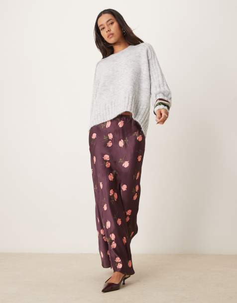 ASOS DESIGN - Bordeaux maxinederdel med skråsnit og roseprint i satin - view 1
