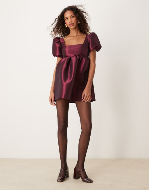ASOS DESIGN - Bordeaux minikjole med pufærmer og bindebånd på ryggen i taft