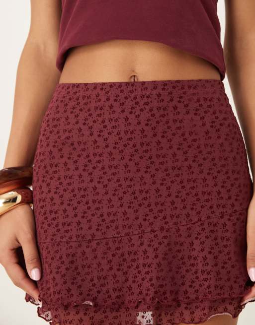 ASOS DESIGN - Bordeaux mininederdel med bølgekant og blomstermønster i mesh, 2 af 5