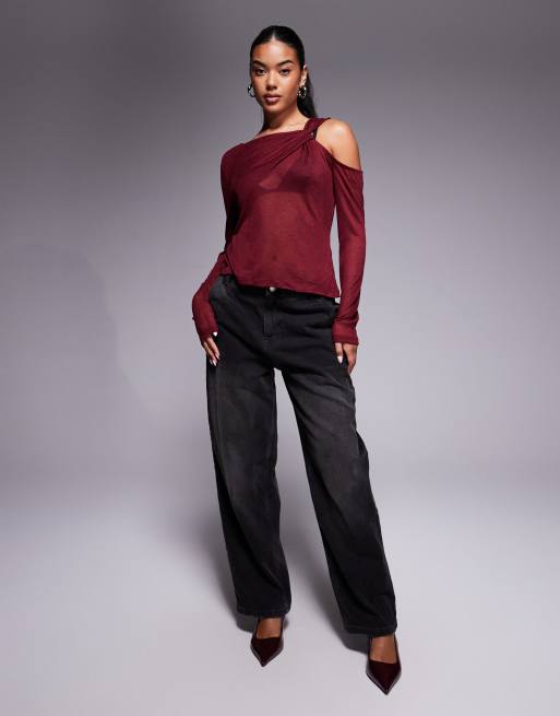 ASOS DESIGN - Bordeaux semitransparent langærmet overdel med snoet skulder, 3 af 4