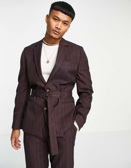 ASOS DESIGN - Bordeaux smal habitjakke med bælte og nålestriber 
