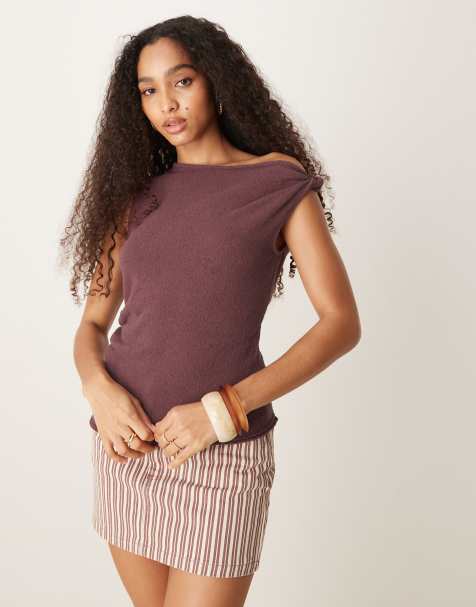 ASOS DESIGN - Bordeaux strikket asymmetrisk løstsiddende top med oneshoulder-snit og drapering - view 1