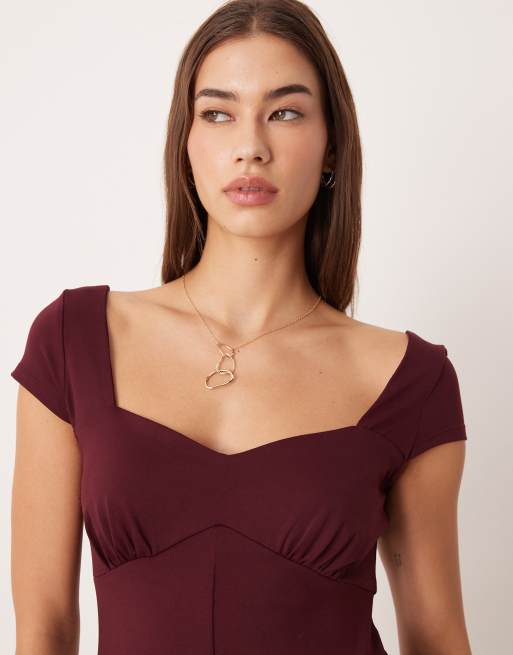 ASOS DESIGN - Bordeaux tea-midikjole med vingeærmer, 3 af 4