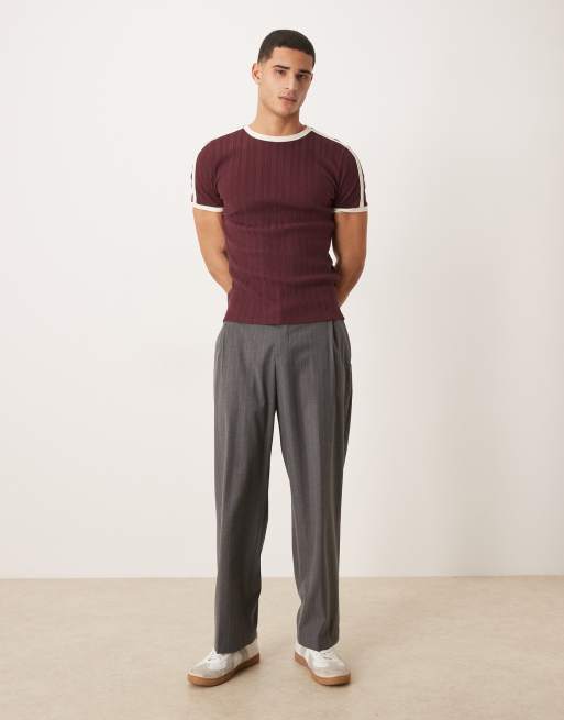 ASOS DESIGN - Bordeaux tætsiddende T-shirt med rund hals og kontrastpaneler i tekstureret stof, 2 af 5