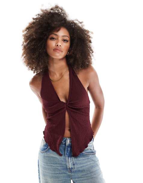 ASOS DESIGN - Bordeauxrød halterneck-top med tekstur og snoet front - view 1
