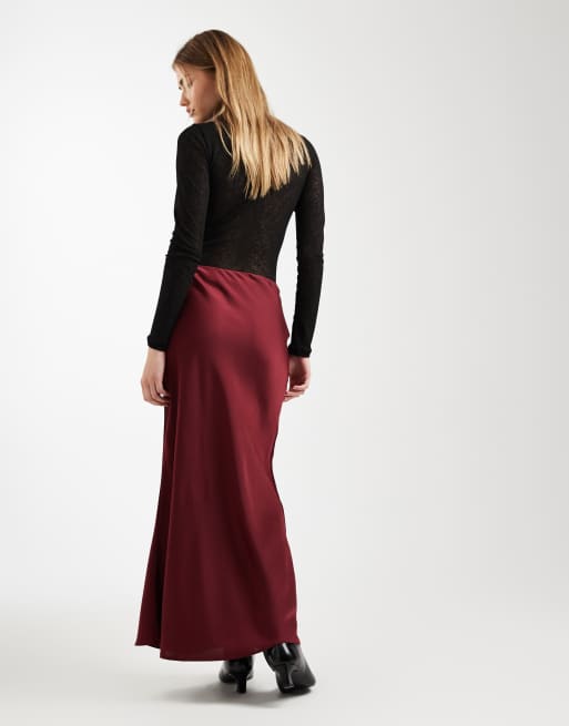 ASOS DESIGN - Bordeauxrød maxinederdel i satin med skråsnit, 4 af 5