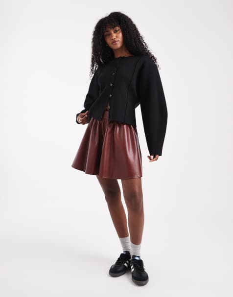 ASOS DESIGN - Bordeauxrød mininederdel i imiteret læder med voluminøs detalje - view 1