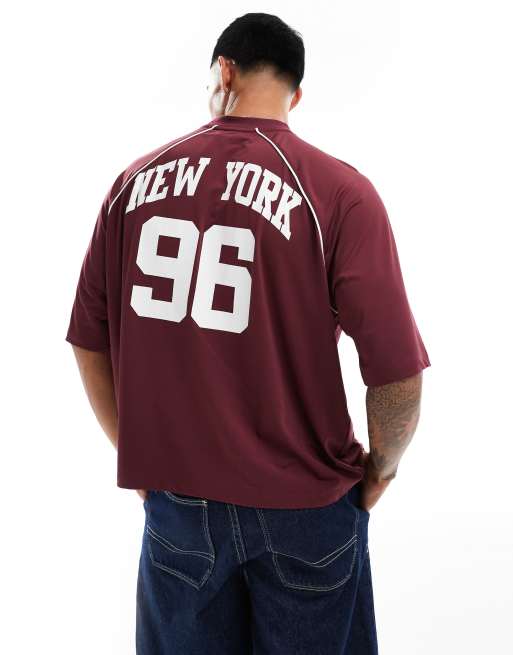 ASOS DESIGN - Bordeauxrød og oversized T-shirt med firkantet pasform og sporty print bagpå
