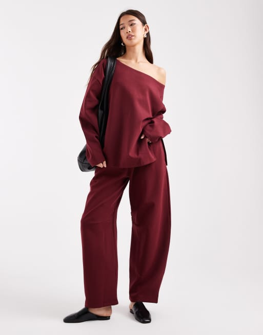 ASOS DESIGN – Bordowa bluza oversize z odsłoniętym ramieniem i szwem interlock, 3 z 4