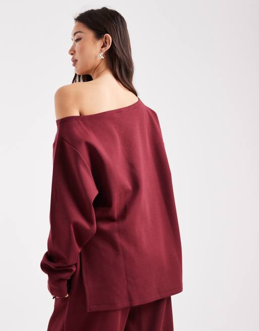 ASOS DESIGN – Bordowa bluza oversize z odsłoniętym ramieniem i szwem interlock, 4 z 4