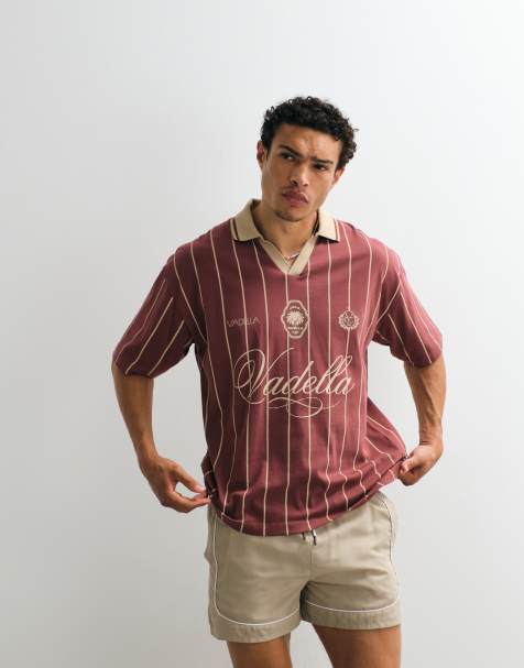 ASOS DESIGN – Bordowa koszulka polo oversize w paski ze sportową grafiką - view 1