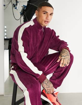 ASOS DESIGN – Bordowa kurtka dresowa oversize z prążkowanego weluru z lampasami – Część zestawu