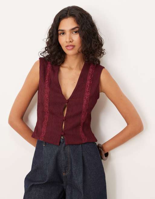 ASOS DESIGN – Bordowa pomarszczona plisowana kamizelka z koronkowym wykończeniem