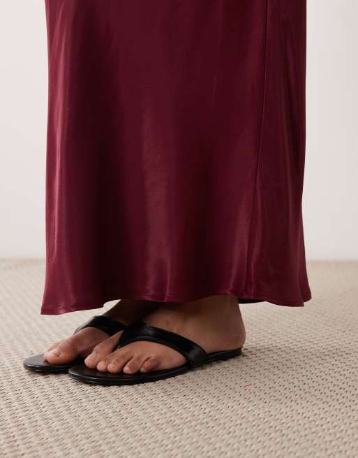 ASOS DESIGN – Bordowa satynowa spódnica maxi cięta ze skosu, 4 z 5