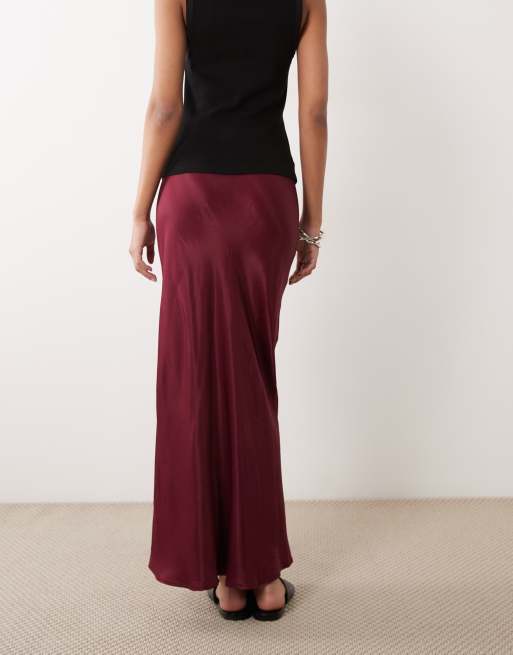 ASOS DESIGN – Bordowa satynowa spódnica maxi cięta ze skosu, 5 z 5