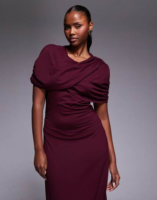 ASOS DESIGN – Bordowa sukienka midi z ozdobną pelerynką, 3 z 4