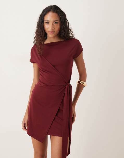 ASOS DESIGN – Bordowa sukienka mini z kopertowym wiązaniem z przodu i krótkimi rękawkami - view 1