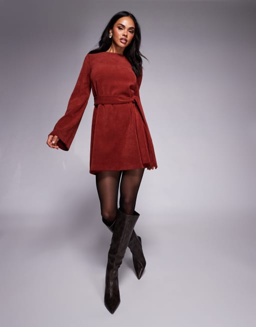 ASOS DESIGN – Bordowa sztruksowa sukienka mini z rozszerzanymi rękawami i wiązaniem w talii