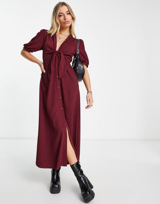 ASOS DESIGN – Bordowa, zapinana na guziki sukienka midi z wiązaniem z przodu, w groszki