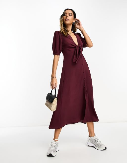 ASOS DESIGN – Bordowa zapinana na guziki sukienka midi z wiązaniem z przodu