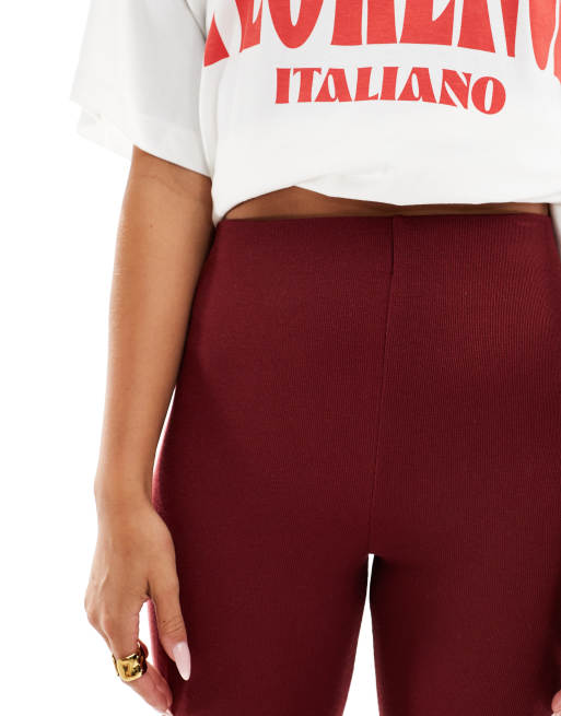 ASOS DESIGN – Bordowe prążkowane grube spodnie z rozszerzanymi nogawkami, 4 z 5