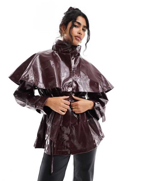 ASOS DESIGN – Bordowy kurtka z pelerynką z winylu - view 1