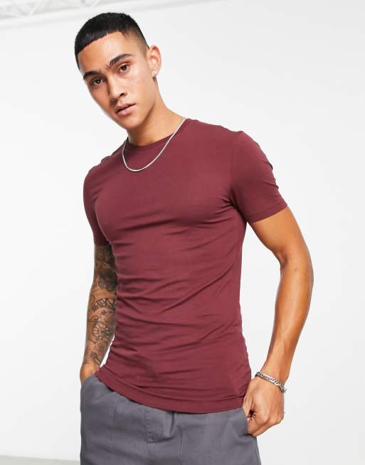 ASOS DESIGN – Bordowy T-shirt o kroju podkreślającym sylwetkę