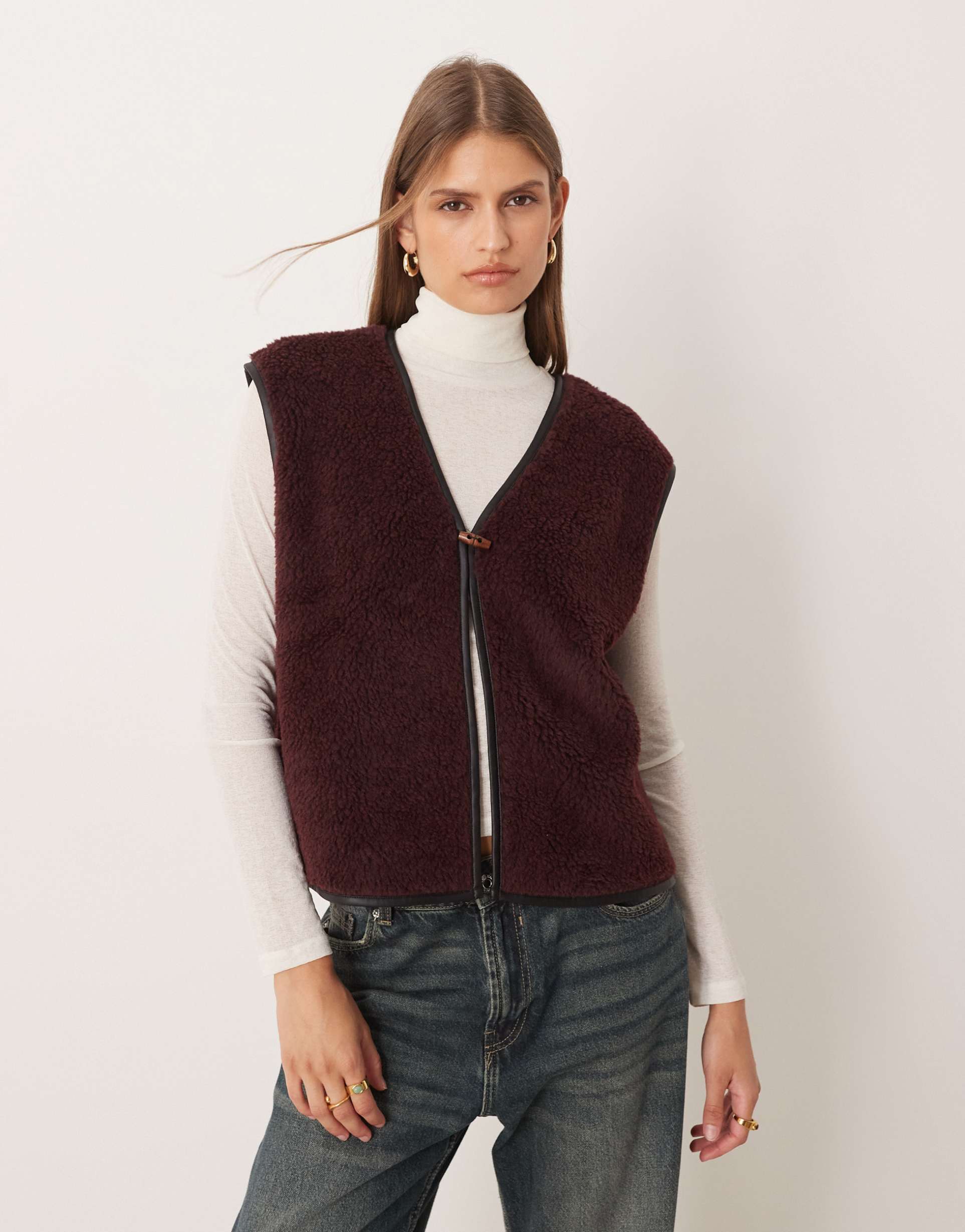 asos design borg fleece v neck vest with contrast binding in burgundy