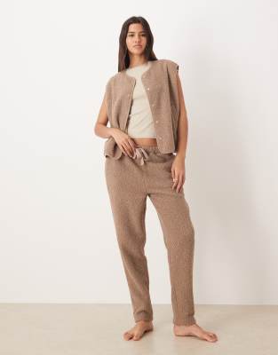 Lounge Essentials 3