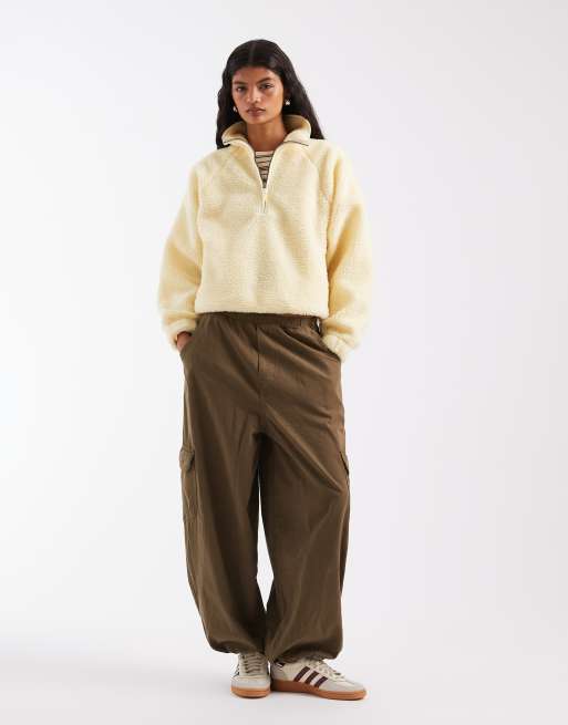 ASOS DESIGN borg med halv dragkedja och kontrasterande kantband i smörgul, 2 av 4