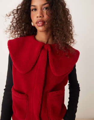 borg oversized vest with collar in burgundy-Red