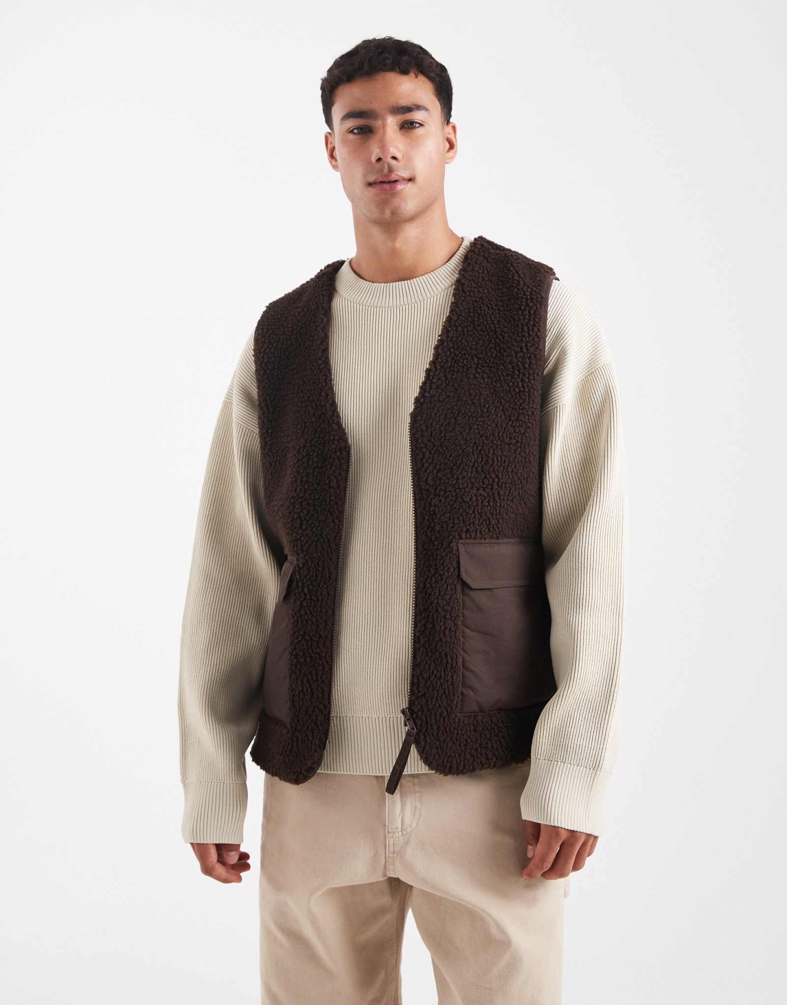 Универсальный жилет ASOS DESIGN borg коричневого цвета