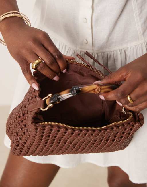 ASOS DESIGN - Borsa a mano color cioccolato intrecciata con manico in bamboo, 4 di 4