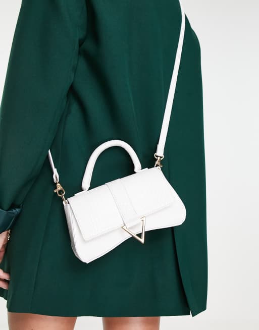 ASOS DESIGN - Borsa a tracolla arrotondata bianca coccodrillo con dettaglio metallico triangolare e tracolla rimovibile , 2 di 4